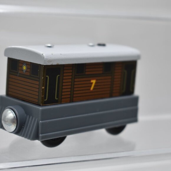 Thomas the Train Toby Tram Car Wooden Railway Tank Engine #7 Friends 2012 - Picture 4 of 5
